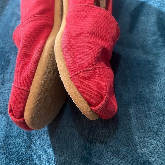 TOMS shoes color red. Size 7.5. Used condition! Look closely at pictures! - Picture 12 of 14